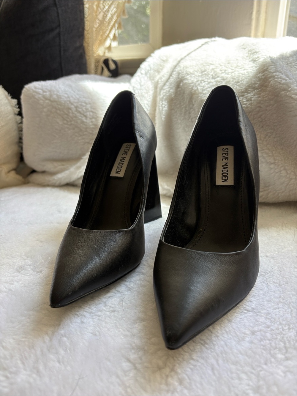 Steve Madden Black Pointed Toe Block Heel Pumps - Sleek Leather